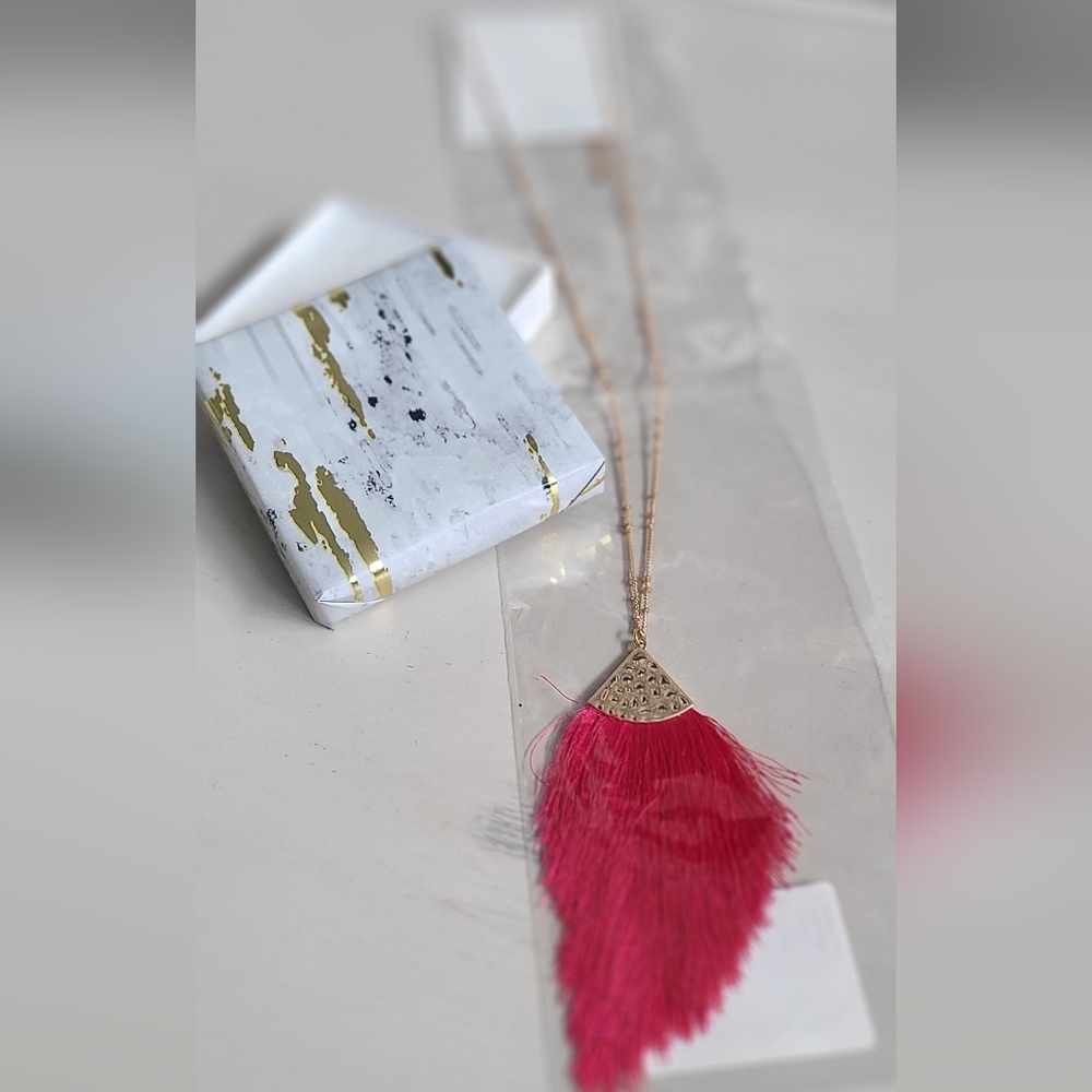 NWT Grace & Lace gold necklace teardrop fringe hot pink with gift box